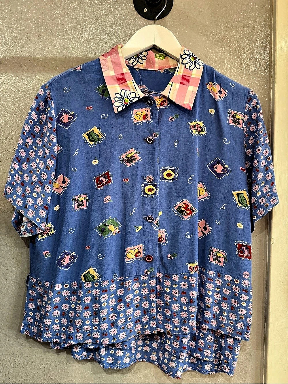 Adorable Vintage Blue Floral Collared Blouse w undershirt